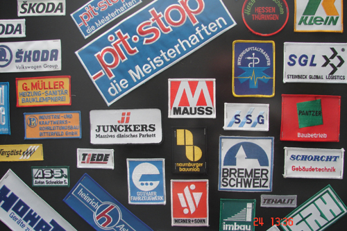 Stickereien und Stickabzeichen